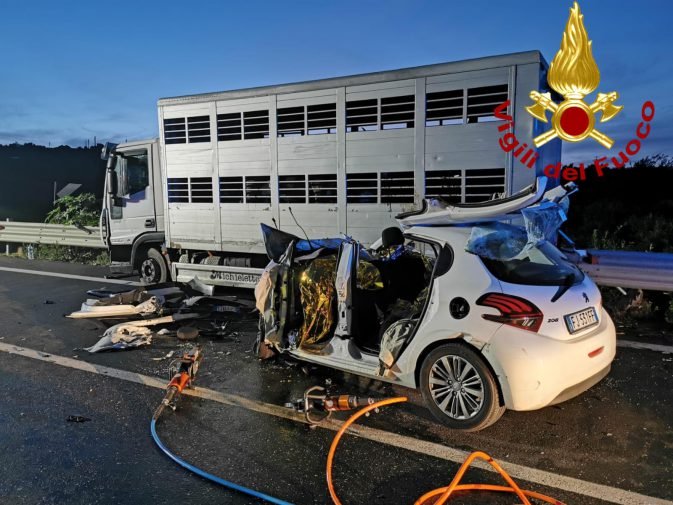 FOTO In un incidente a Siracusa muoiono un dermatologo di Messina